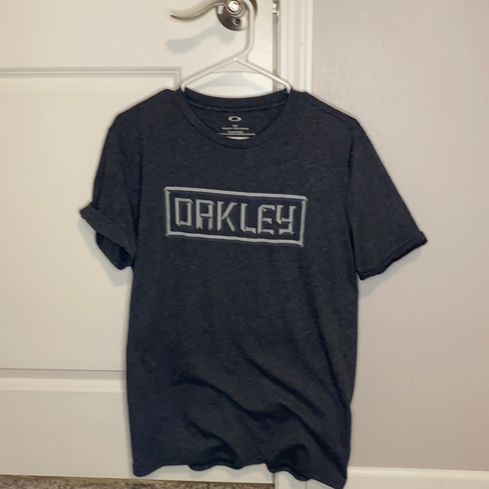 Men’s oakley tshirt